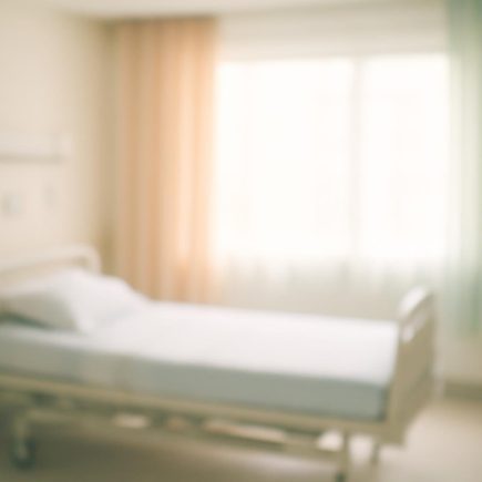 lit-hopital-vide-lumiere-douce