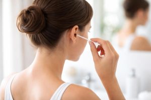 Nettoyage des Oreilles : Comment les Nettoyer sans Danger ?